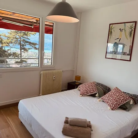 Bright 50m With Magnificent View Апартаменты *