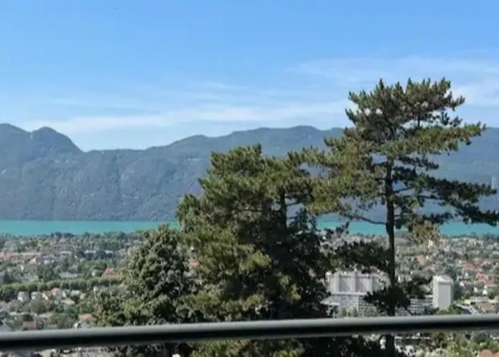 Bright 50m With Magnificent View Lägenhet