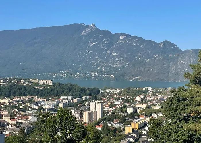 Bright 50m With Magnificent View Lägenhet